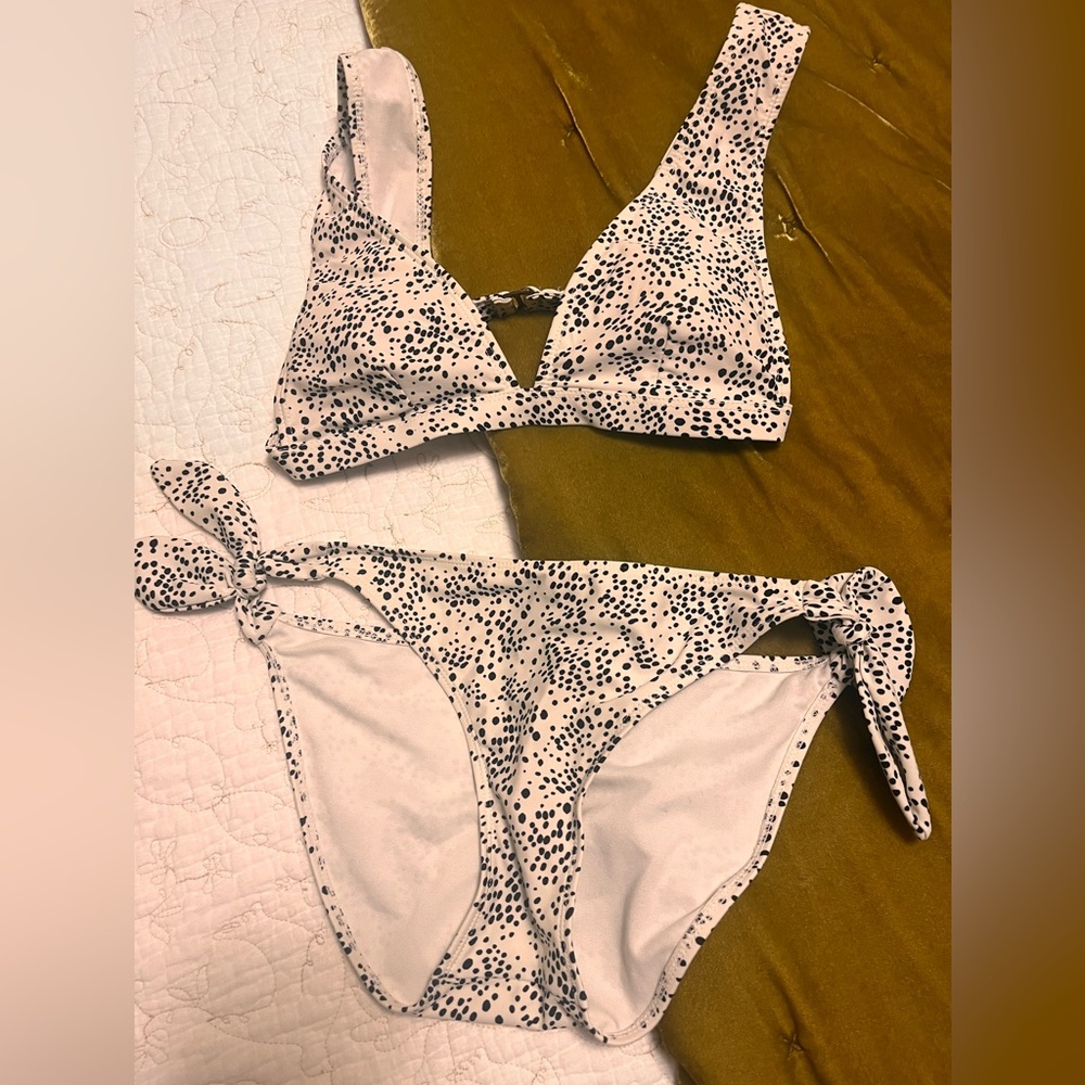 EUC Gianni bini white animal print bikini